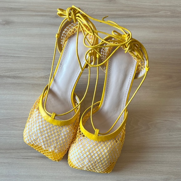 Shoes - Brand new Lace up Square Toe Heels in Yellow 💛